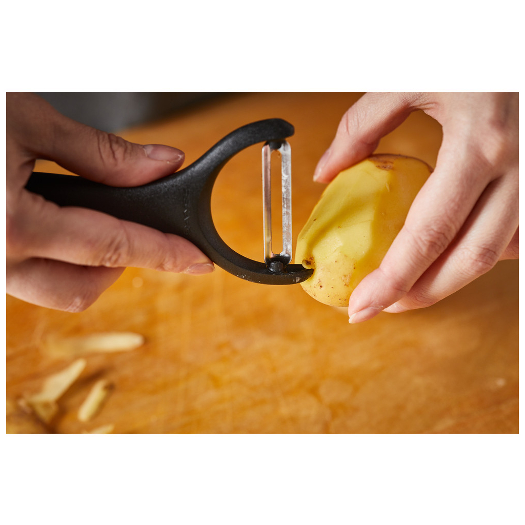 Овочечистка Fiskars Essential з поперечним лезом (1065599) - зображення 6