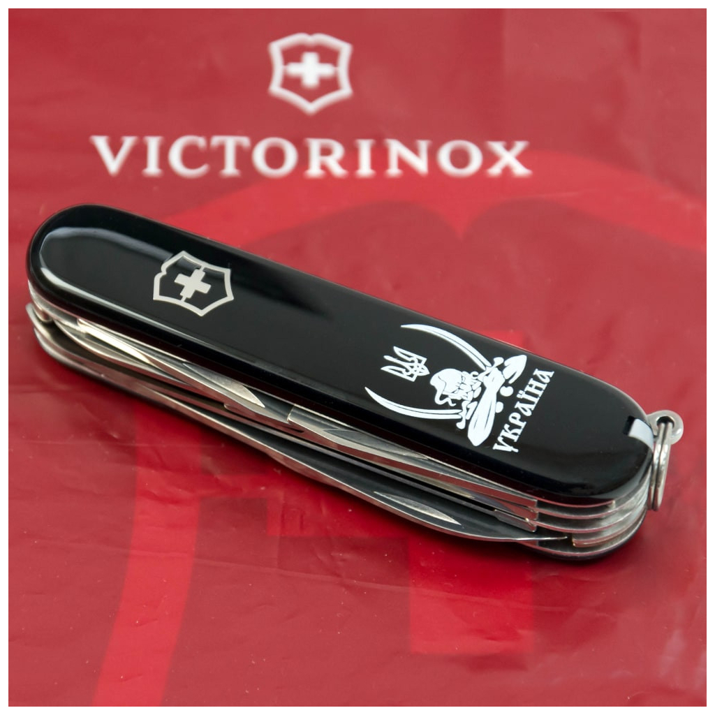 Ніж Victorinox Huntsman Ukraine Black "Козак з Шаблями" (1.3713.3_T1110u) - зображення 2