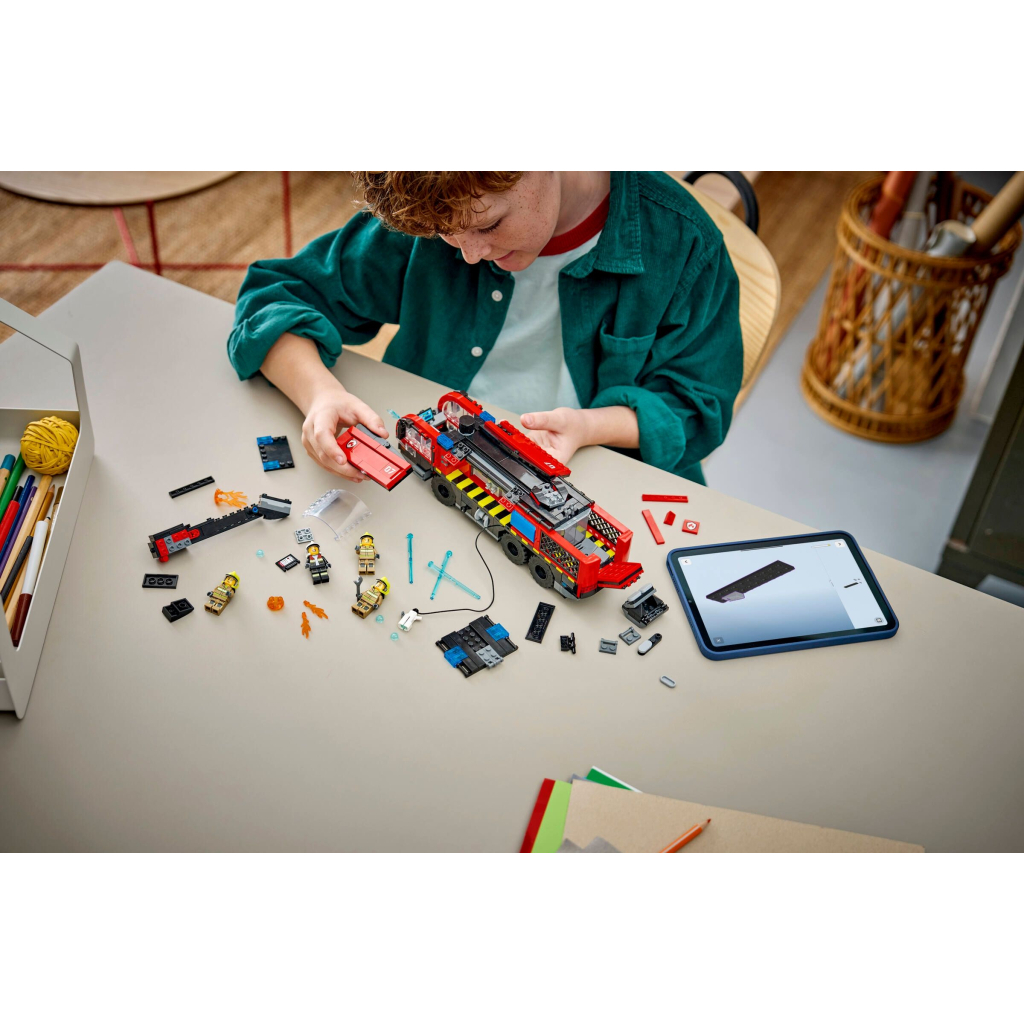 Конструктор LEGO City Пожежна вантажівка в аеропорту (60499) - зображення 10