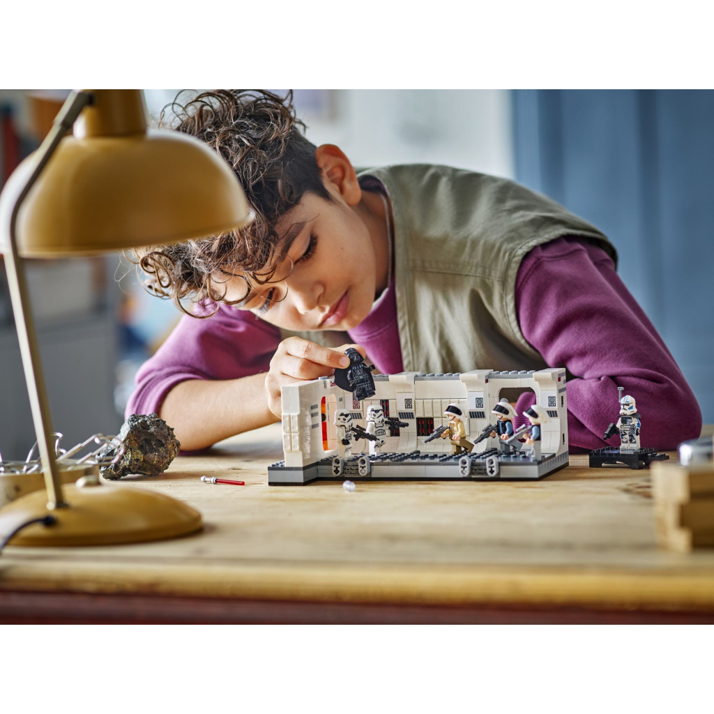 Конструктор LEGO Star Wars Посадка на борт Тантів IV 502 деталі (75387) - зображення 9