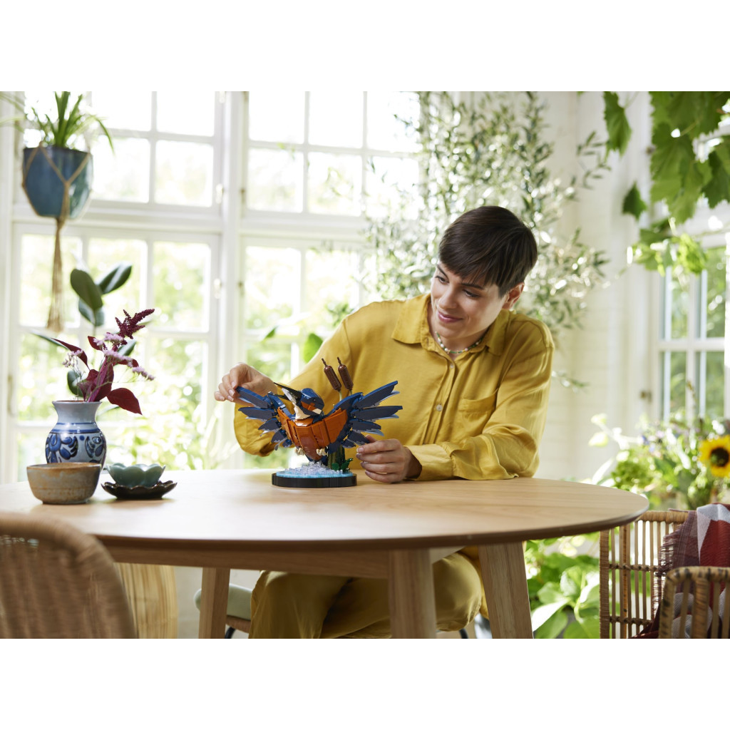 Конструктор LEGO Icons Птах рибалочка 834 деталей (10331) - зображення 8