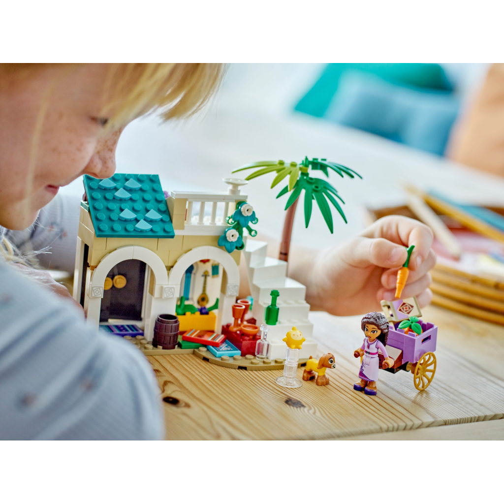 Конструктор LEGO Disney Asha in the City of Rosas 154 деталі (43223) - зображення 7