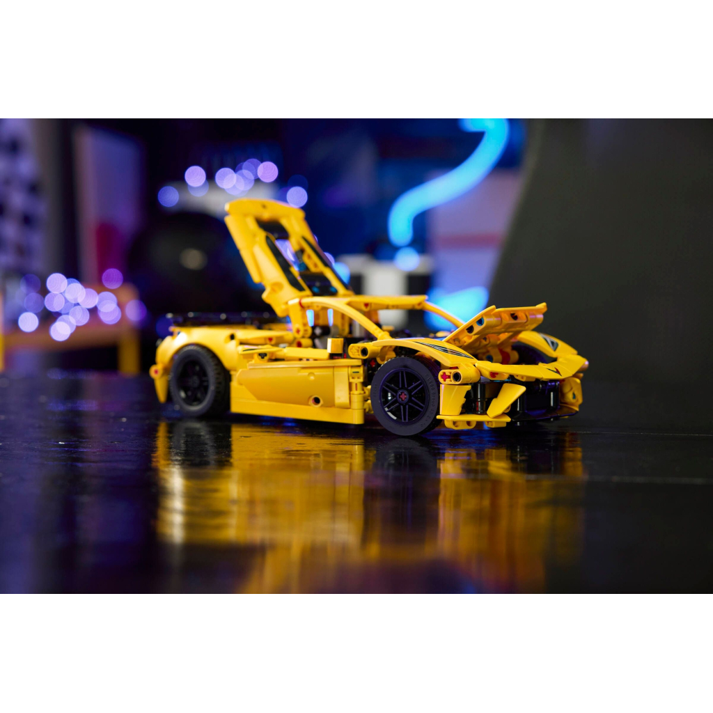 Конструктор LEGO Technic Chevrolet Corvette Stingray (42205) - зображення 10