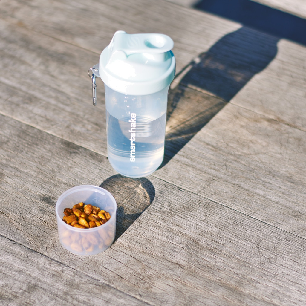 Шейкер спортивний SmartShake Slim 500ml Pure White (10253301) - зображення 4