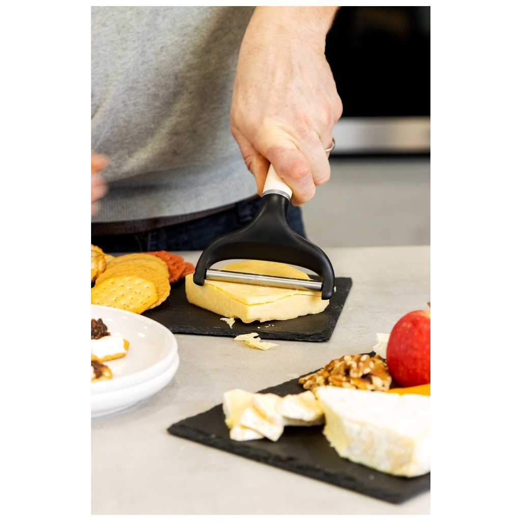 Кухонний ніж KitchenAid Coreline для сиру, 20,3 см, кремовий (KAG133OHACE) - зображення 4