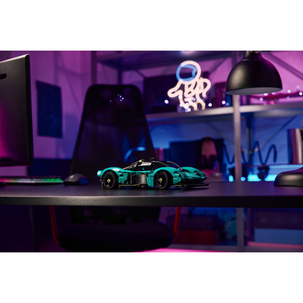 Конструктор LEGO Technic Aston Martin Valkyrie (42208) - зображення 11