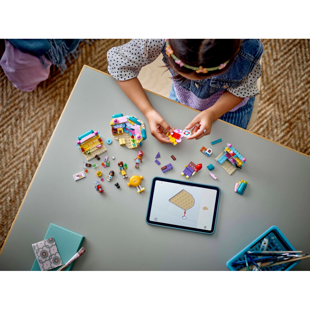 Конструктор LEGO Friends Цукерня Хартлейк-Сіті (42649) - зображення 10