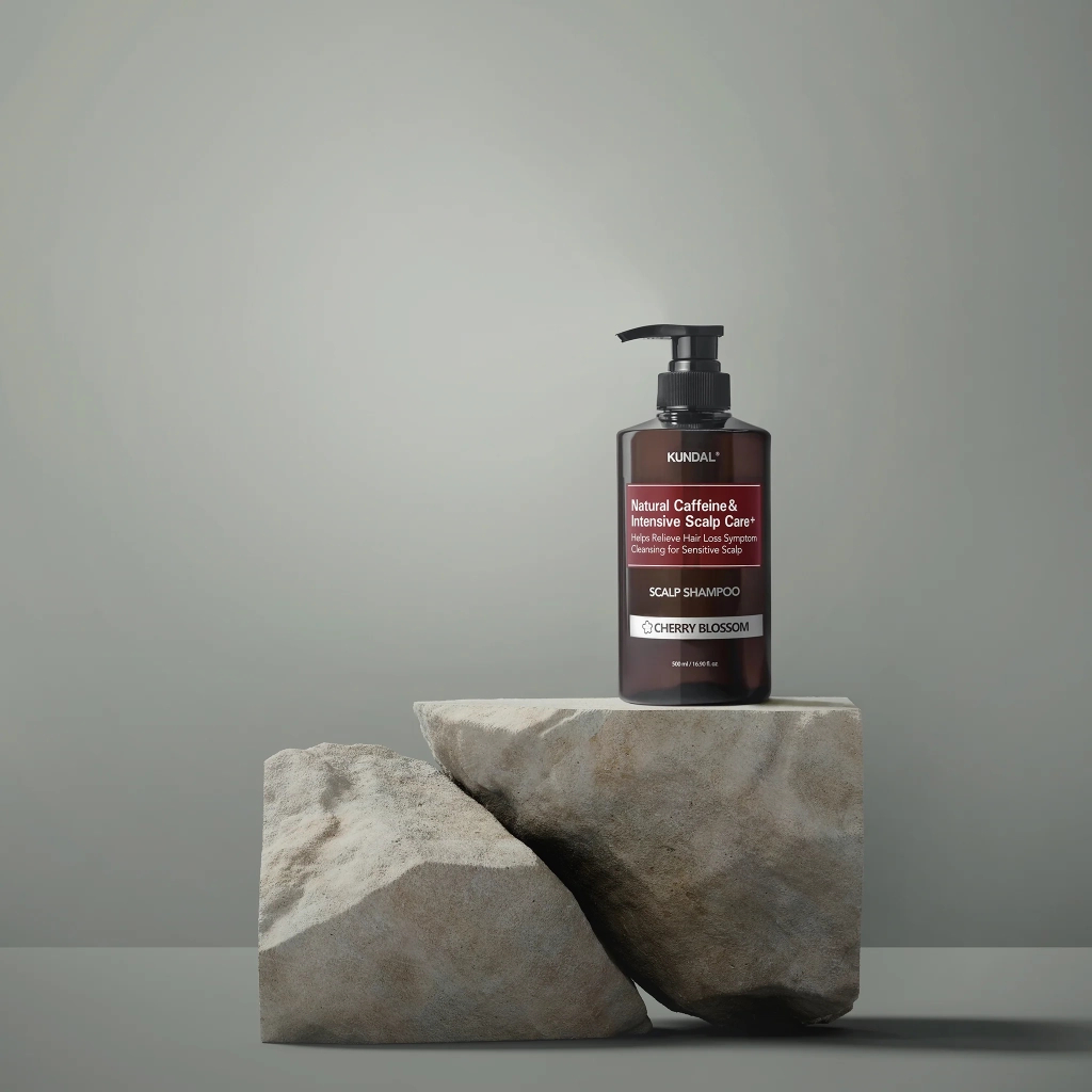 Шампунь Kundal Natural Caffeine & Intensive Scalp Care Shampoo Cherry Blossom 500 мл (8809568745772) - зображення 3