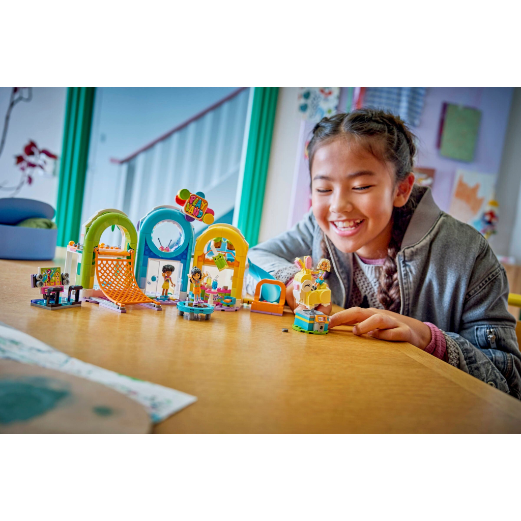Конструктор LEGO Friends Веселий критий ігровий майданчик (42686) - зображення 10