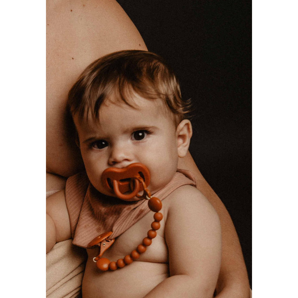 Пустушка Suavinex Colour Essence силіконова фізіологічна, 6-18 міс. коричнева (308088) - зображення 4