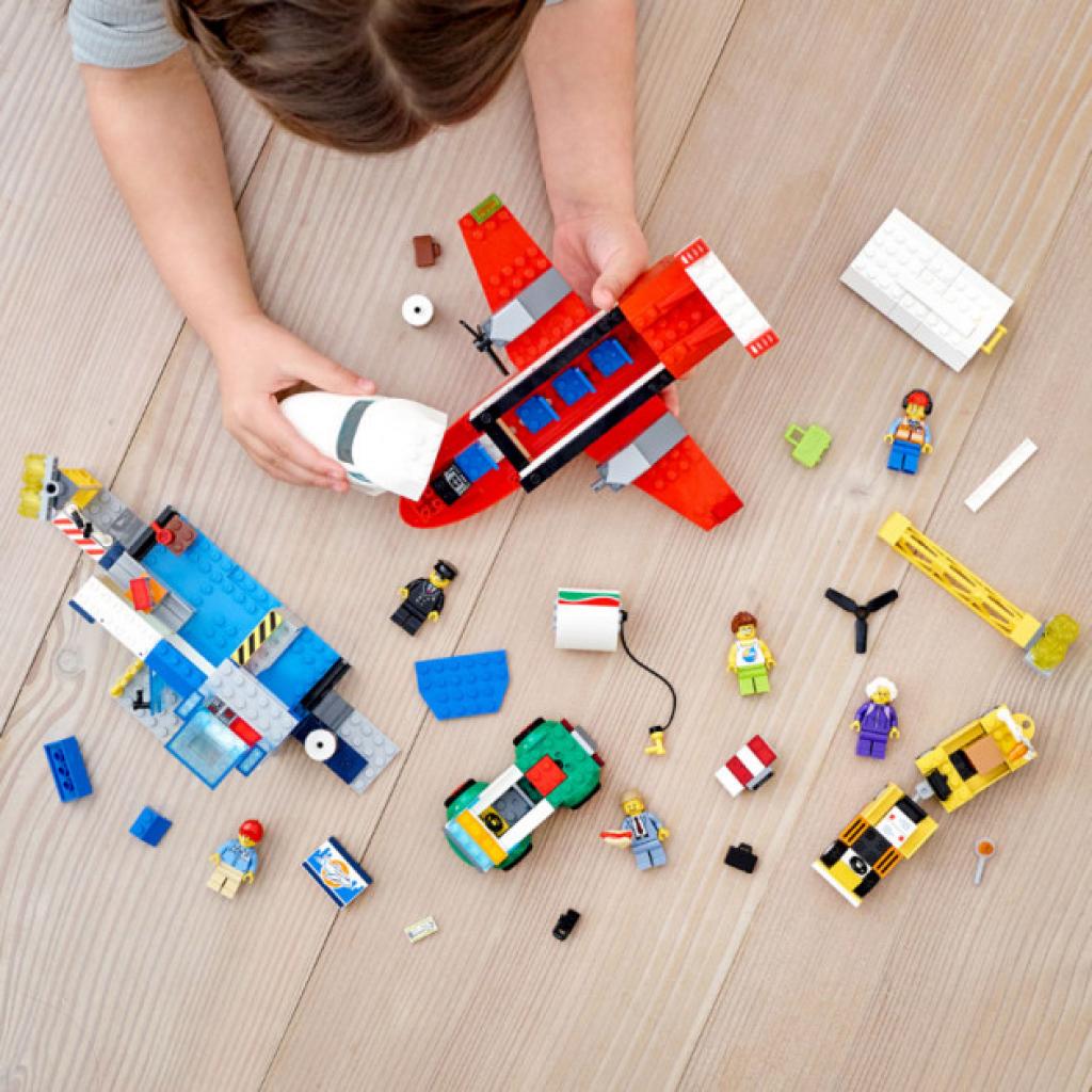 Конструктор LEGO City Міський аеропорт 286 деталей (60261) - зображення 8