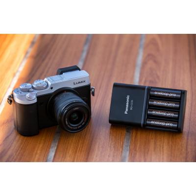 Зарядний пристрій для акумуляторів Panasonic Smart-Quick Charger+Eneloop Pro +4*AA 2500 mAh NI-MH (K-KJ55HCD40E) - зображення 2