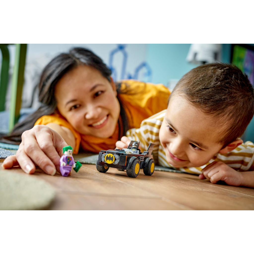 Конструктор LEGO DC Batman Погоня на Бетмобілі: Бетмен проти Джокера 54 деталі (76264) - зображення 7