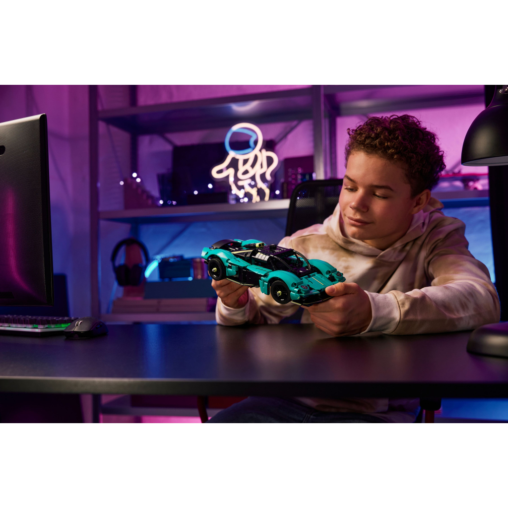 Конструктор LEGO Technic Aston Martin Valkyrie (42208) - зображення 10