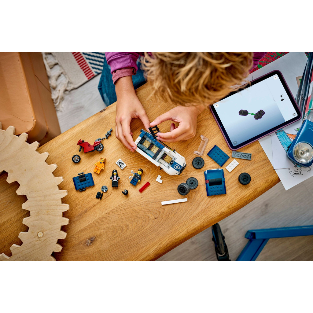 Конструктор LEGO City Поліцейський фургон для перевезення в'язнів (60479) - зображення 9