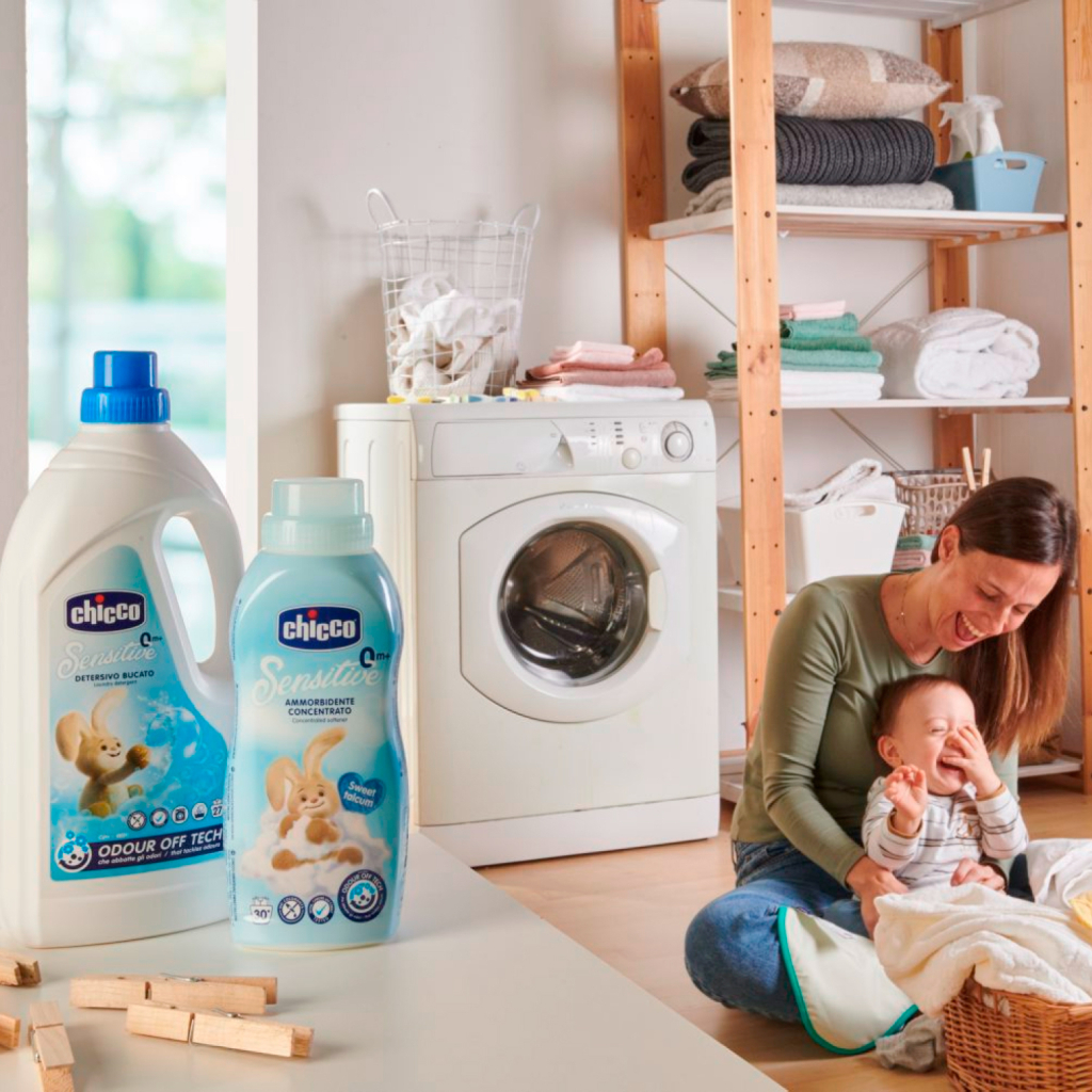 Кондиціонер для білизни Chicco Sensitive Sweet Talcum пом'якшувач тканин 750 мл (8058664103126) - зображення 2