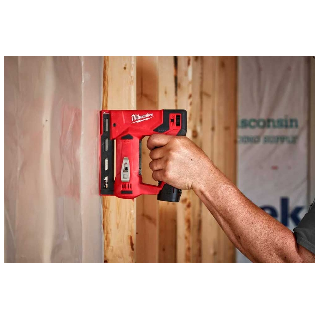 Степлер будівельний Milwaukee M12 BST-202X 2x2Ah, HD кейс (4933459635) - зображення 6