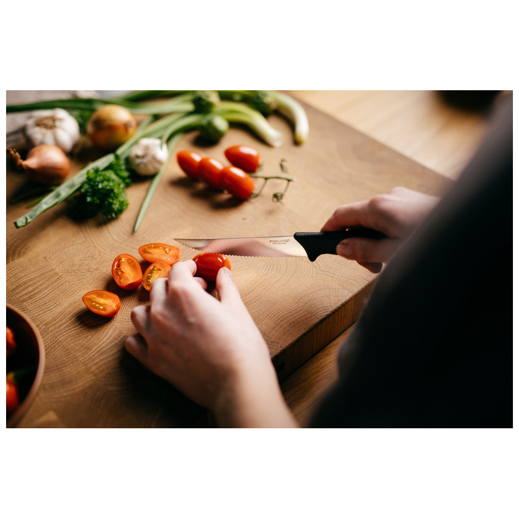 Кухонний ніж Fiskars Essential для томатів 12 см (1065569) - зображення 4