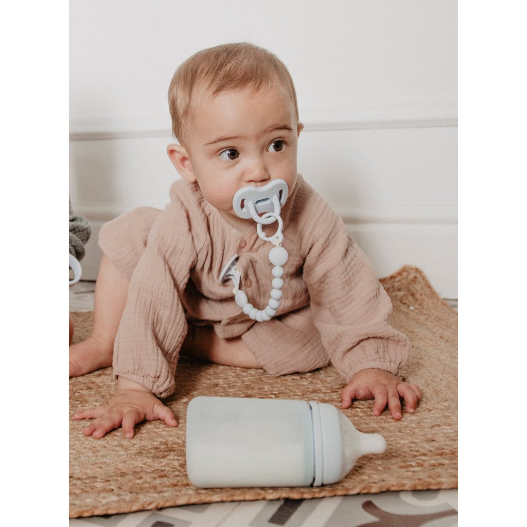 Пляшечка для годування Suavinex Colour Essence, 240 мл, силіконова, 240 мл, фізіологічна соска повільний потік, , світло-блакитн (308653) - зображення 4