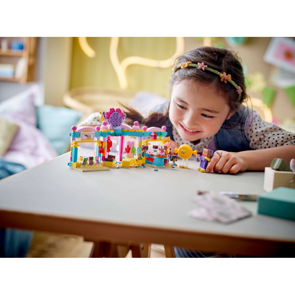 Конструктор LEGO Friends Цукерня Хартлейк-Сіті (42649) - зображення 9