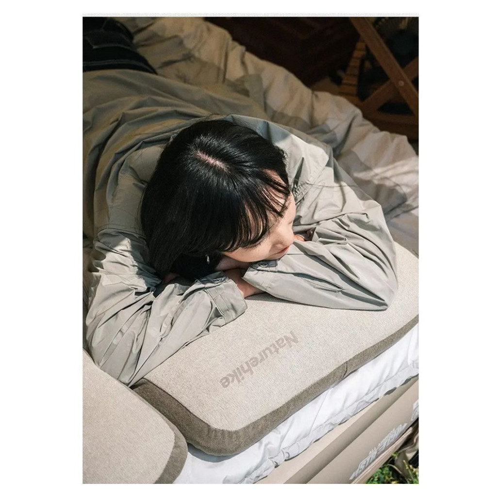 Туристична подушка Naturehike NH22ZT002 з пам'яттю 50x32x11 см Beige (6927595708583) - зображення 4