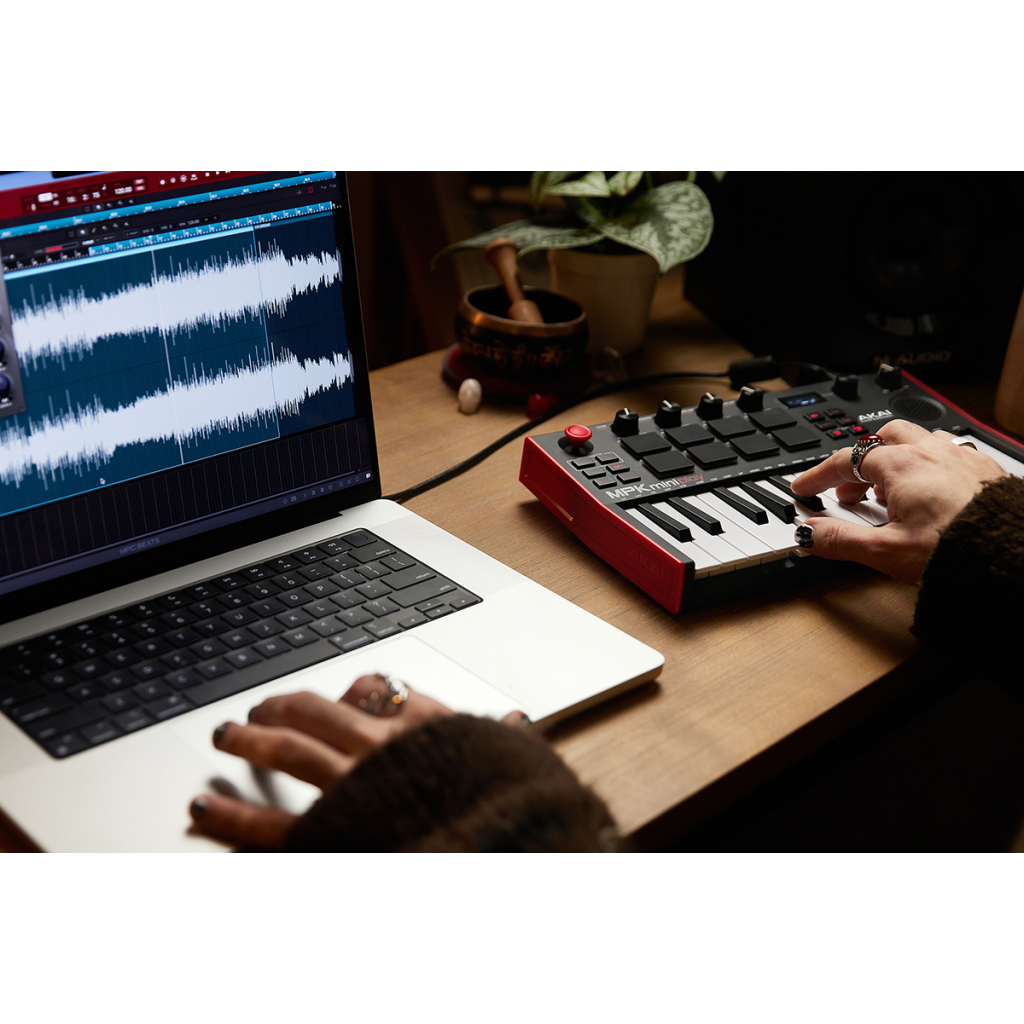 MIDI-клавіатура Akai MPK Mini Play MK3 (233076) - изображение 8