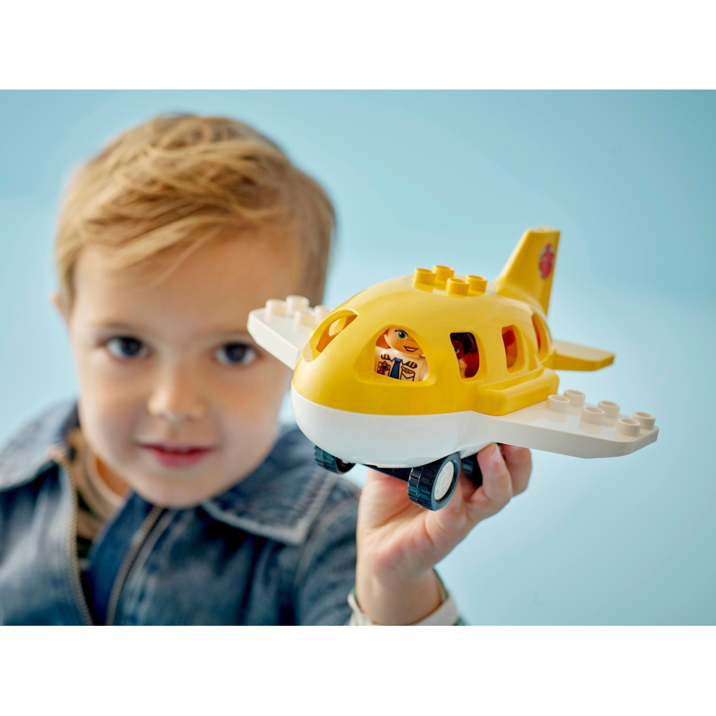 Конструктор LEGO DUPLO Вперше в аеропорту (10443-) - зображення 6