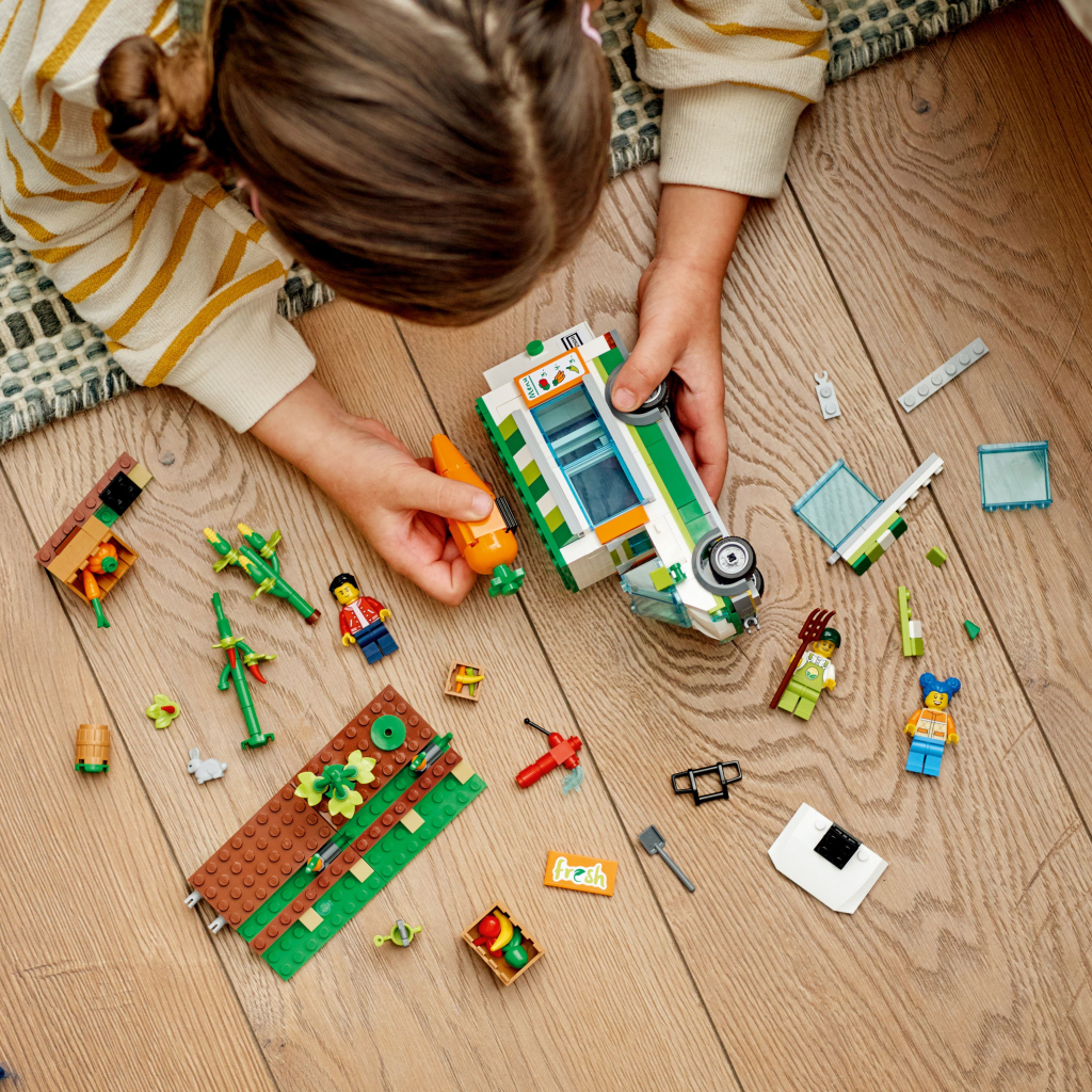 Конструктор LEGO City Farm Фургон фермерського ринку (60345) - зображення 3