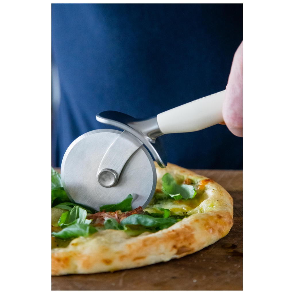 Ніж для піци KitchenAid Coreline, 22,7 см, кремовий (KAG113OHACE) - зображення 4