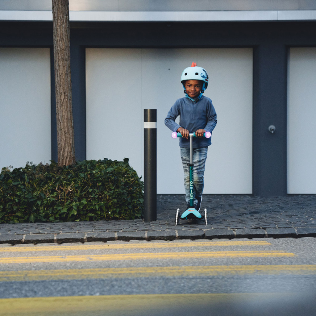 Самокат Micro Mini Deluxe Magic Aqua LED (MMD131) - изображение 9