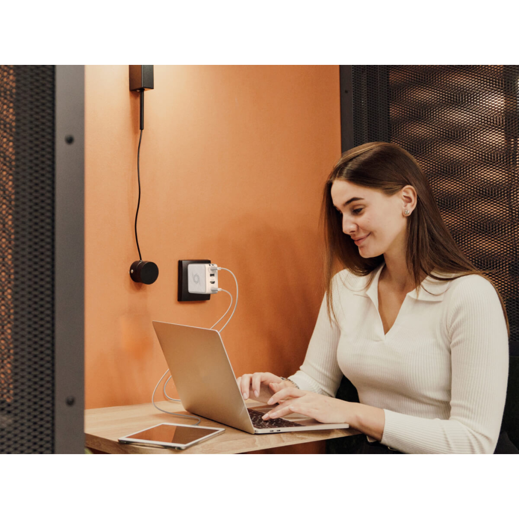 Зарядний пристрій AVerMedia GC313 CORE GO 100W 2хUSB-С 1хUSB-A 1xHDMI white (40AAGC313AWP) - зображення 4