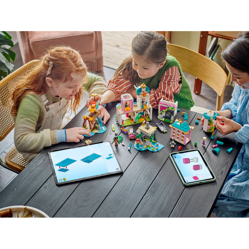 Конструктор LEGO Disney Замок принцеси та королівські улюбленці (43267) - зображення 10