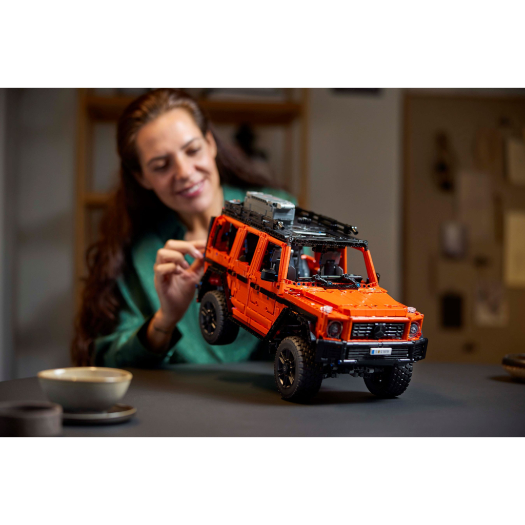 Конструктор LEGO Technic Mercedes-Benz G 500 PROFESSIONAL Line (42177) - зображення 9