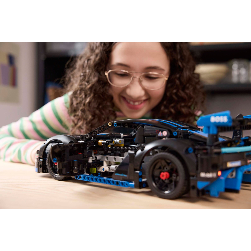 Конструктор LEGO Technic Автомобіль для перегонів Porsche GT4 e-Performance (42176) - зображення 9