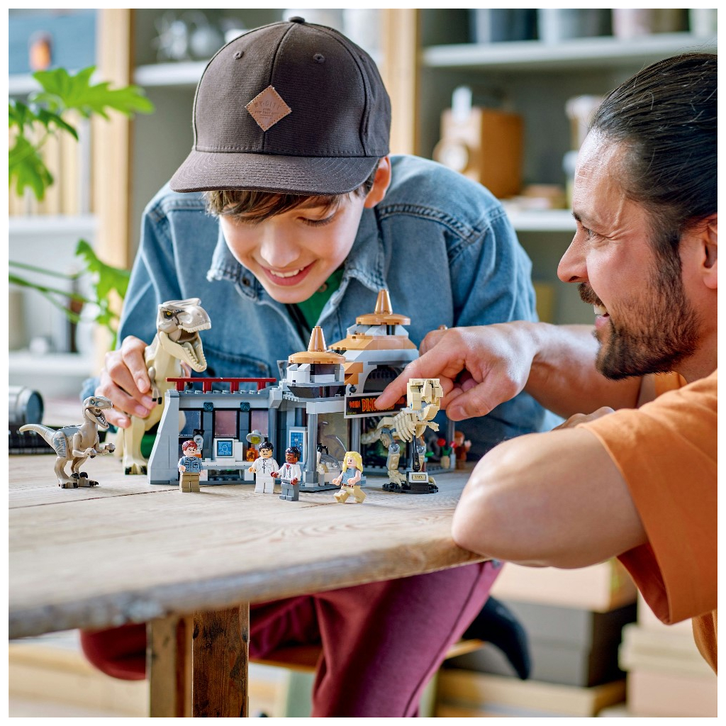 Конструктор LEGO Jurassic World Центр відвідувачів: Атака тиранозавра й раптора 693 деталі (76961) - зображення 3