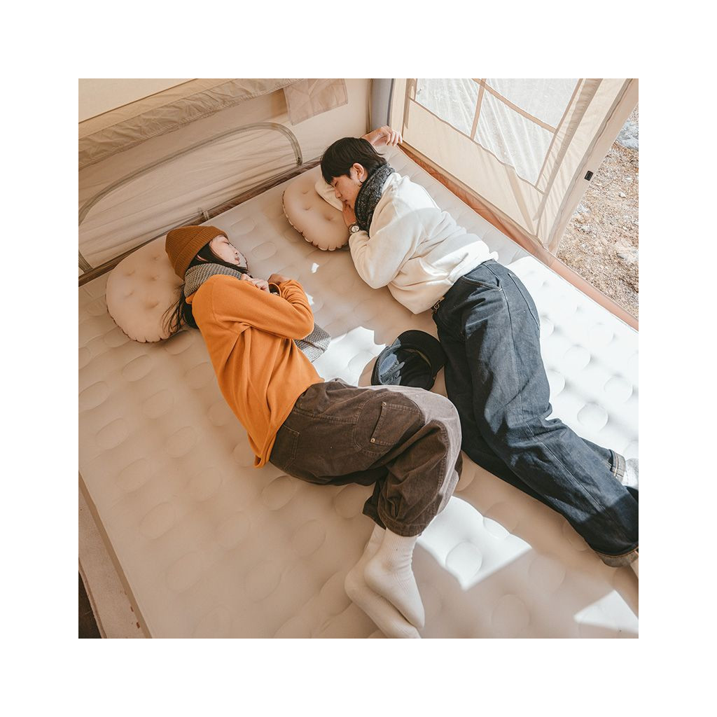 Матрац надувний Naturehike CNH22DZ024 з помпою 206 х 150 см бежевий (6975641886907) - зображення 2