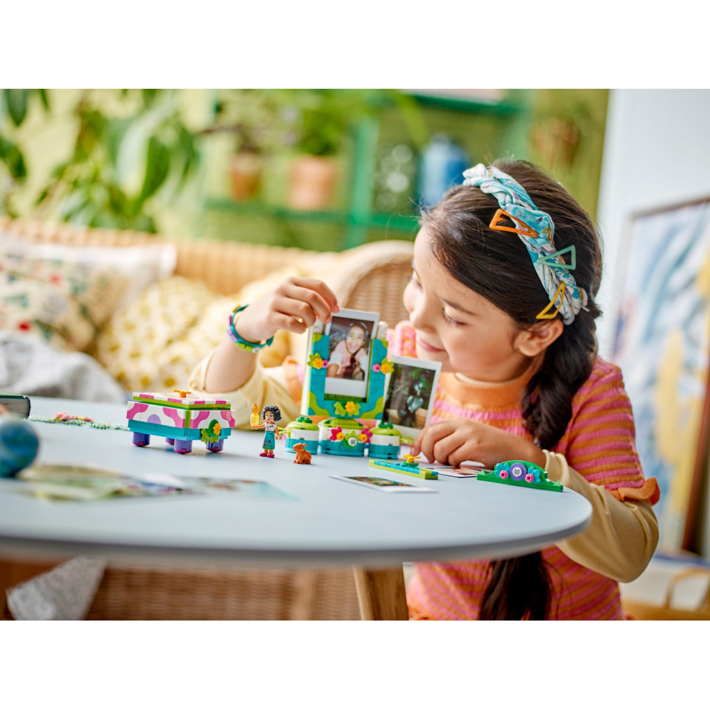Конструктор LEGO Disney Classic Фоторамка й скриня для прикрас Мірабель 334 деталі (43239) - зображення 9