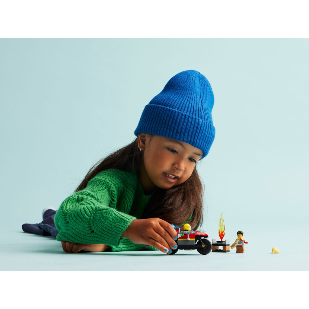Конструктор LEGO City Пожежний рятувальний мотоцикл 57 деталей (60410) - зображення 7