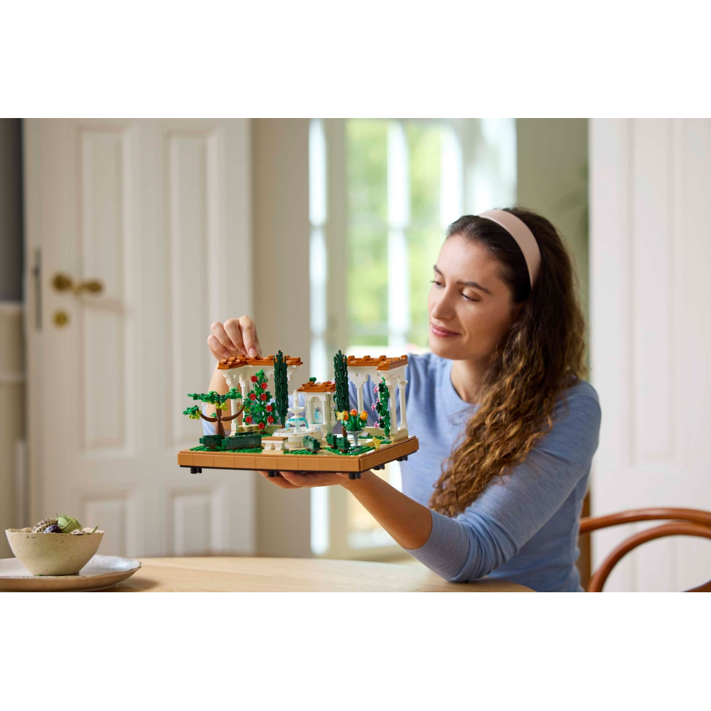 Конструктор LEGO Icons Сад фонтанів (10359) - зображення 8