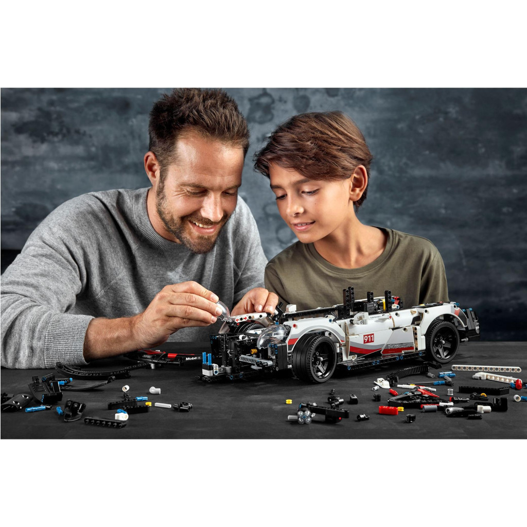 Конструктор LEGO TECHNIC Porsche 911 RSR 1580 деталей (42096) - зображення 11