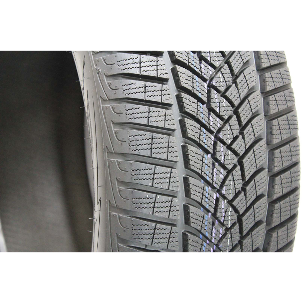 Шина Goodyear Ultra Grip Performance NA0 245/35R20 95V Gen-1 XL - изображение 2