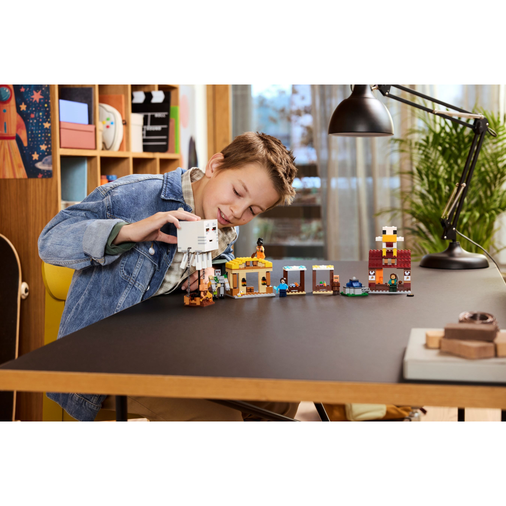 Конструктор LEGO Minecraft Напад на село з повітряною кулею Ґаст (21273) - зображення 10