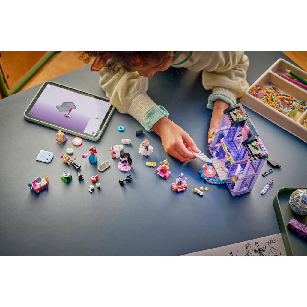 Конструктор LEGO Friends Модний показ у Хартлейк-Сіті (42685) - зображення 10