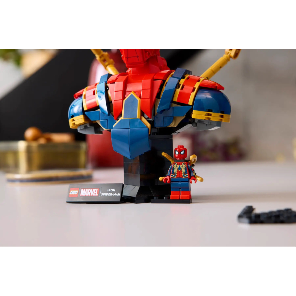 Конструктор LEGO Super Heroes Погруддя Залізної Людини-Павука (76326) - зображення 11