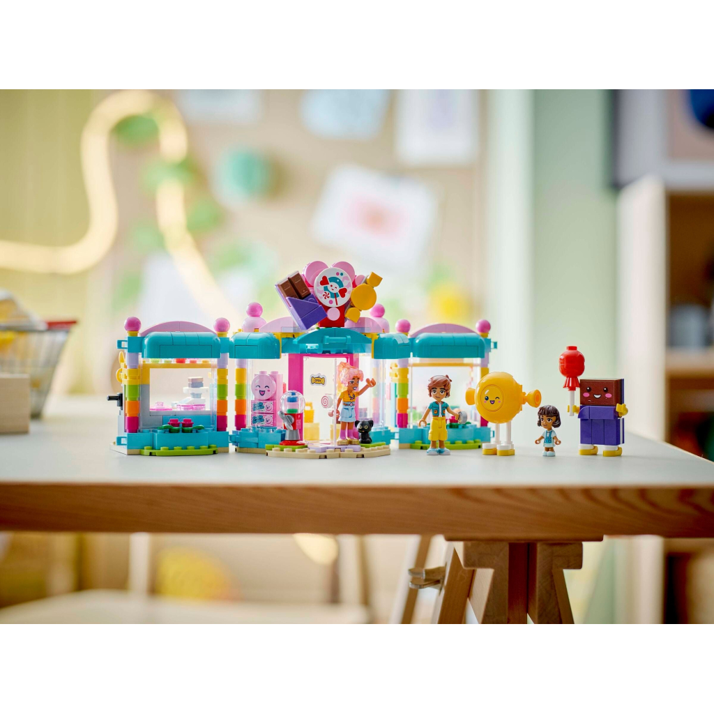 Конструктор LEGO Friends Цукерня Хартлейк-Сіті (42649) - зображення 11