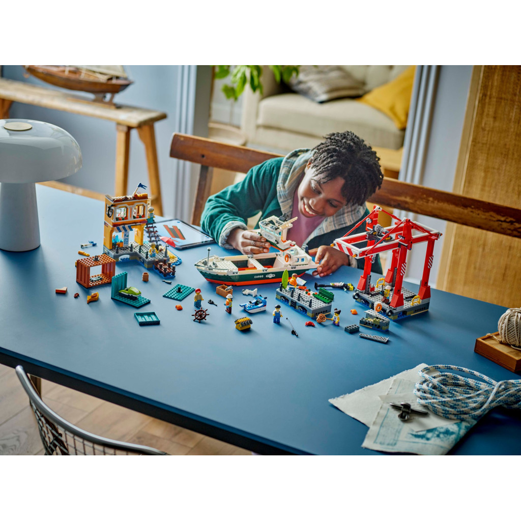 Конструктор LEGO City Морська гавань із вантажним судном (60422) - зображення 11