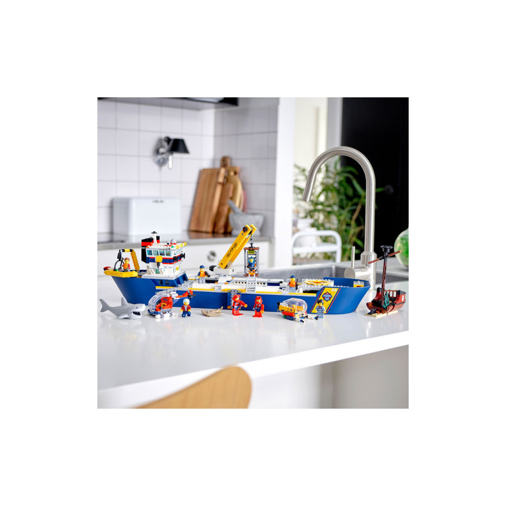Конструктор LEGO City Океан: дослідницьке судно 745 деталей (60266) - зображення 6