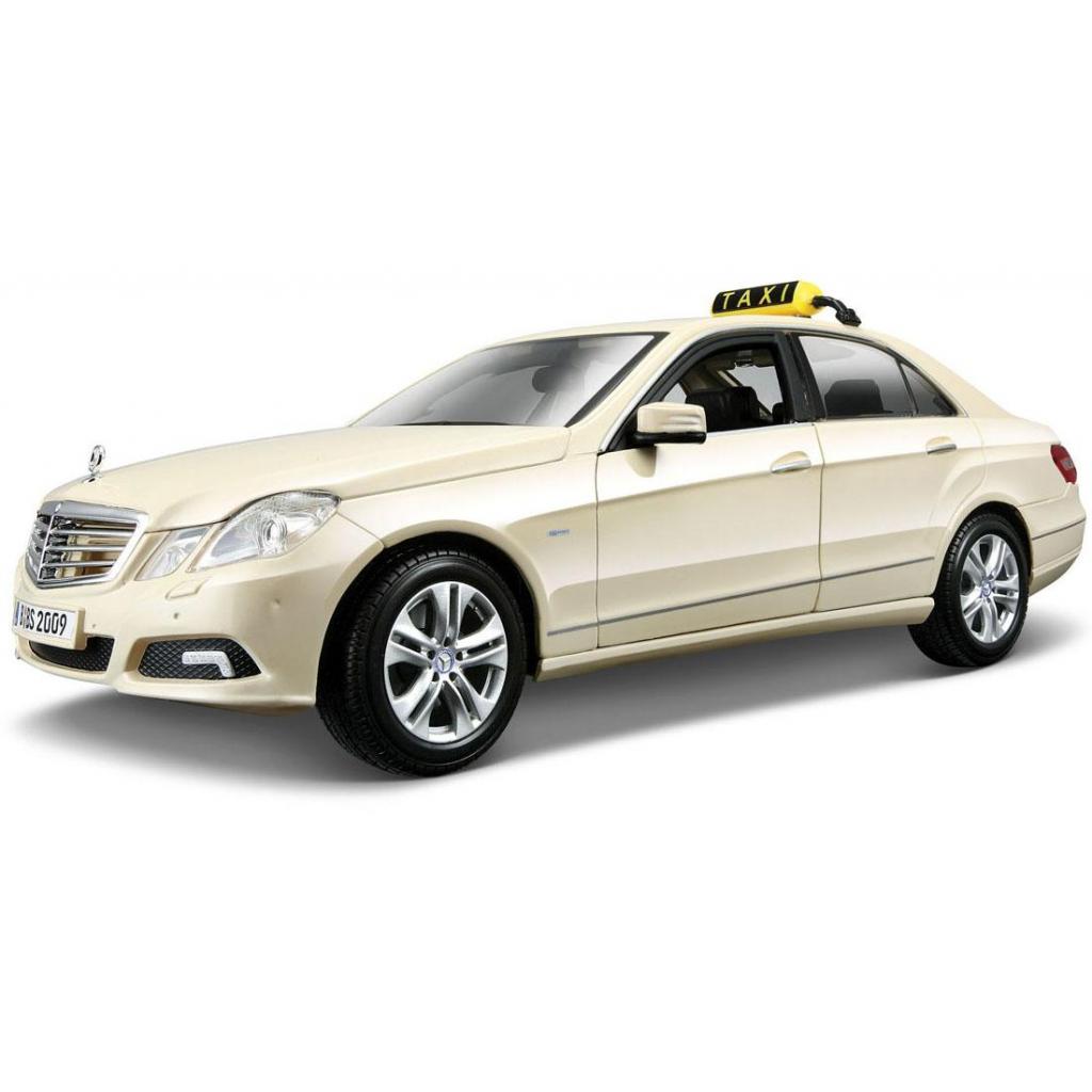 Машина Maisto Mercedes Benz E-Class German Taxi version (1:18) (36191 lt. yellow) - зображення 1