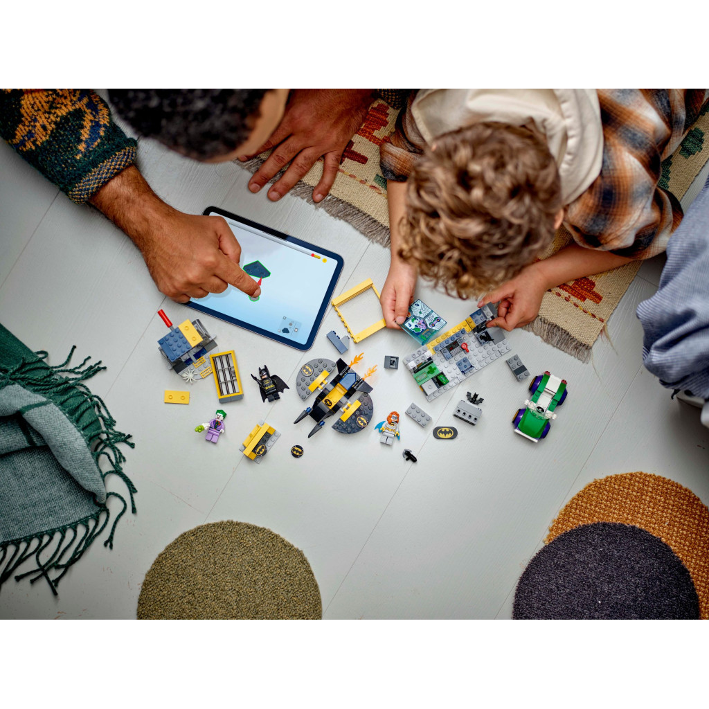 Конструктор LEGO Super Heroes Печера Бетмена з Бетменом, Бетґьорл і Джокером (76272) - зображення 9