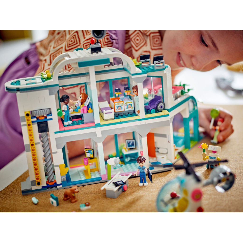 Конструктор LEGO Friends Лікарня в Хартлейк-Сіті 1045 деталей (42621) - зображення 11